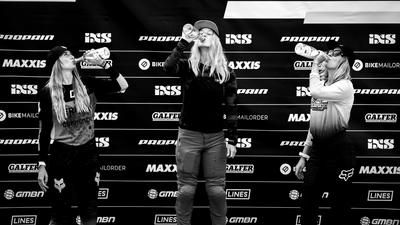Welzel und Rojcek gewinnen iXS Downhill Cup Gesamtwertung 2023.