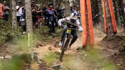 Loic Bruni gewinnt Downhill-Weltcup in Loudenvielle. 