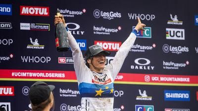 Eleonora Farina gewinnt in Les Gets ihr erstes Weltcup-Rennen.