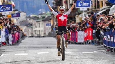 Sina Frei gewinnt den Gravel-EM-Titel.