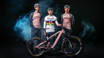 Moustache SR Suntour Team 2026