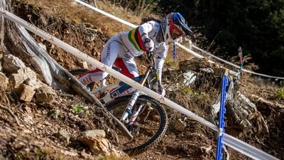 Balanche und Weber holen Gold an Downhill SM Lenzerheide 2020