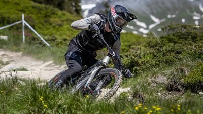 Stefan Peter gewinnt Megavalanche Alpe D'Huez 2022