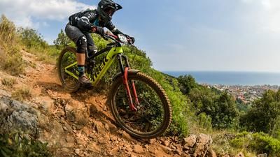 Moseley und Vouilloz gewinnen EWS-E in Pietra Ligure 2020