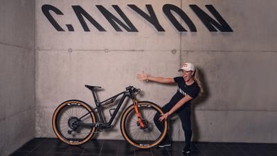 Emily Batty fährt 2021 auf Canyon