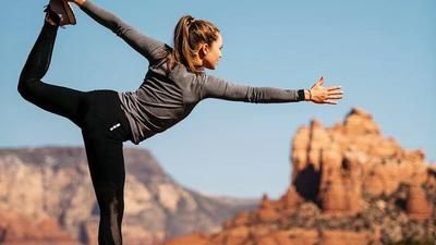 Kate Courtney Yoga-Post mit Dose