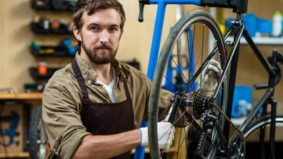 Mechaniker in Bikeshop