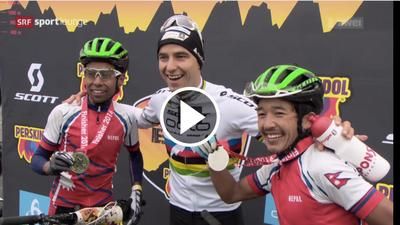 Ajay Pandit Chhetri und Aayman Thing Tamang mit Nino Schurter beim Swiss Epic