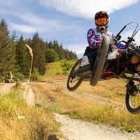 Tarek Rasouli fliegt wieder durch den Bikepark in Whistler.